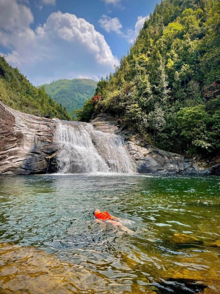 Waterfall-trekking-vietnam-viettrendtour.