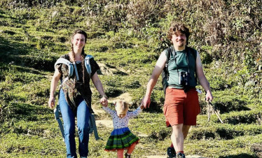 Hiking-sapa-family-trip-viettrendtour.