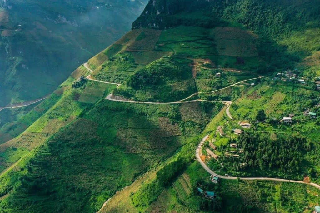 Mountain-landscape-viettrendtour-vietnam.