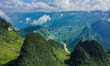 Halong-bay-sundeck-vi-01.