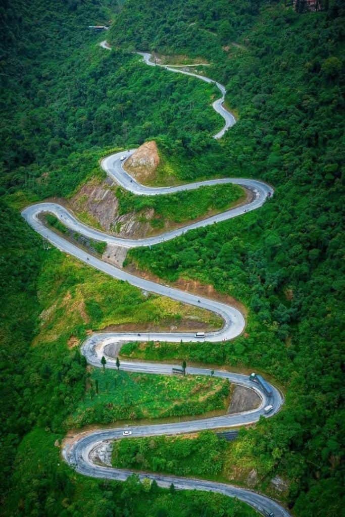 Mountain-road-scenic-drive-viettrendtour-hilltop-vietnam.