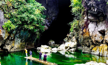 Hanoi-natural-cave-tour-viettrendtour.