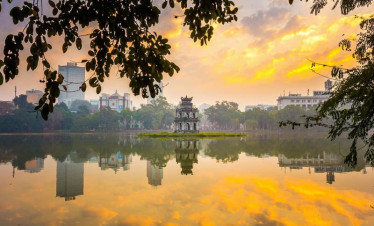 Hanoi-city-sunset-view-park-viettrendtour.
