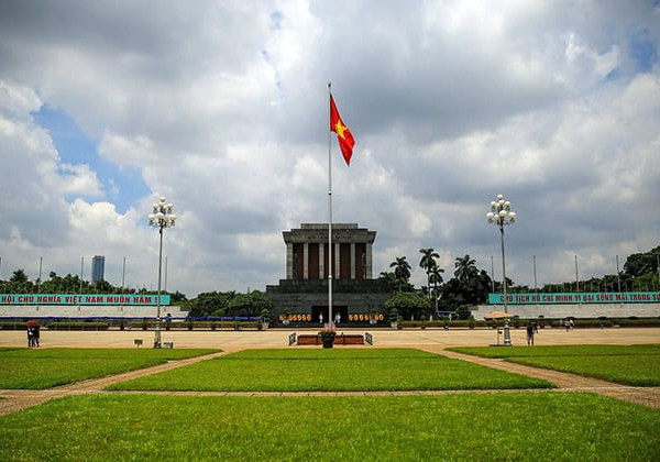 Hanoi-city-landmarks-park-viettrendtour.