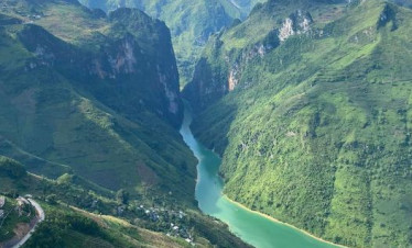 Vietnam Travel | Scenic Mountain View | ViettrendTour.
