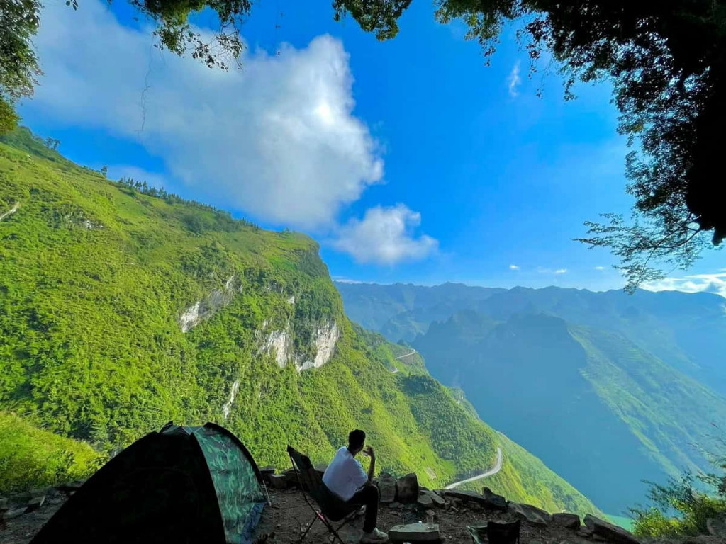 Hiking in Sapa with stunning mountain views and lush greenery.