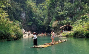 Floating river tour in Halong Bay with local guides.