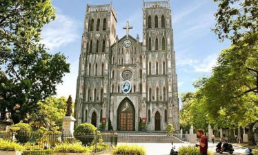 Cathedral-saigon-NotreDame-ViettrendTour.