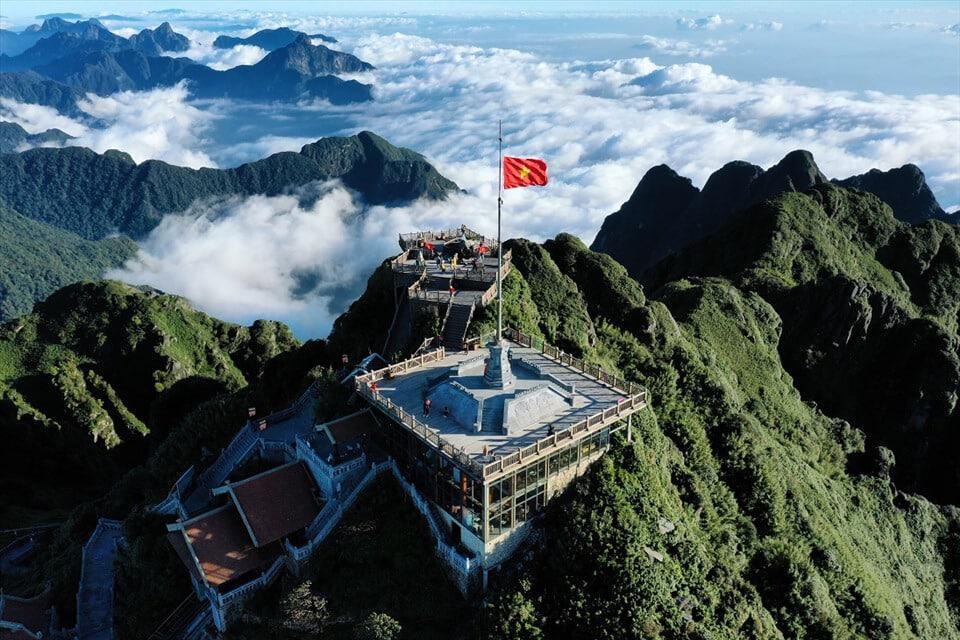 Cable car ascending over lush green mountains in Sapa, offering breathtaking scenery and a luxurious.