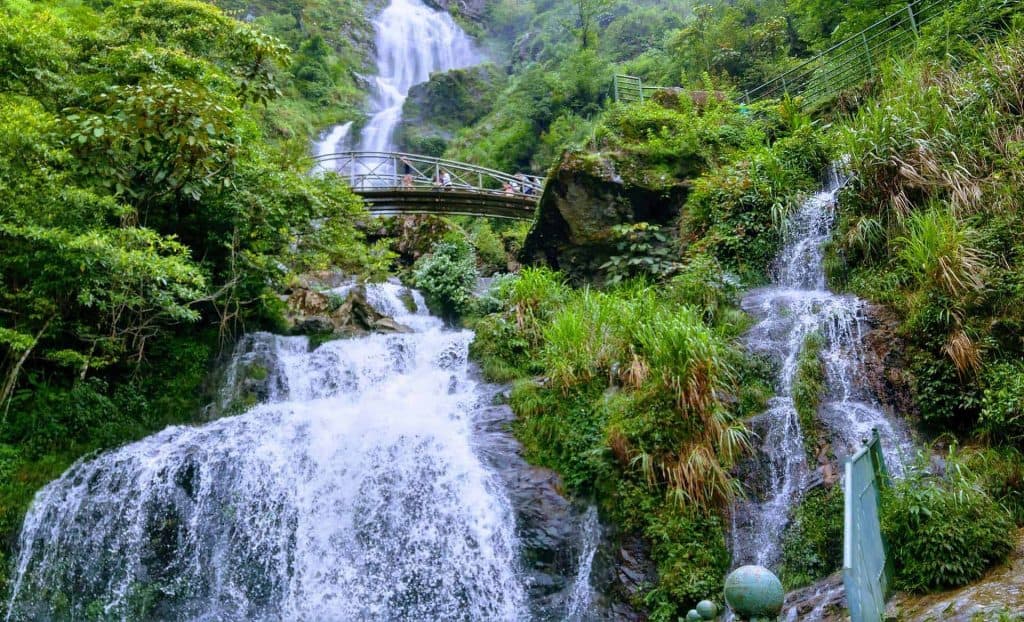 Waterfall-sapa-nature-viettrendtour-sapa.