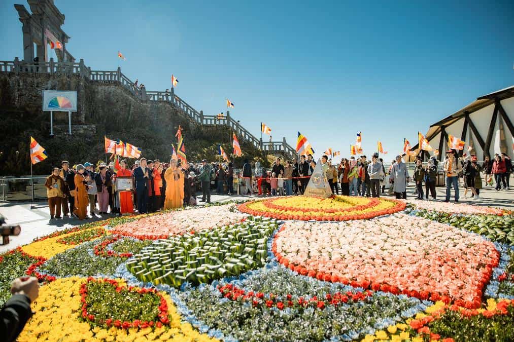 Vibrant flower display at Sapa festival, showcasing local culture and natural beauty.