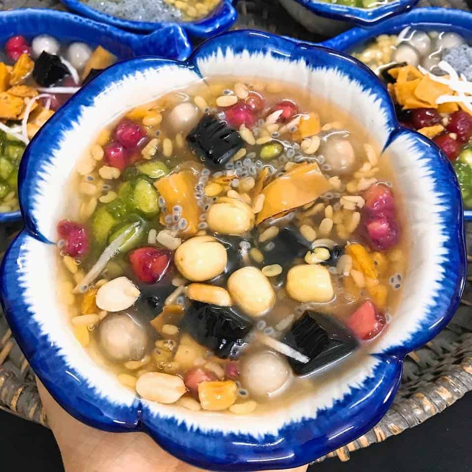 Sweet Vietnamese dessert with colorful beans and jelly, traditional treat in Vietnam.