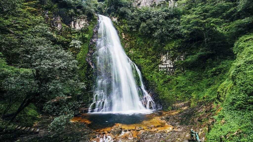 Waterfall-sapa-viettrendtour.