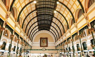 Ho-chi-minh-city-market-interior-viettrendtour.