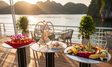 Lan Ha Bay luxury dining experience on Serenity Cruise.
