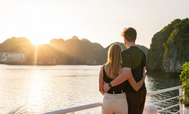 Serenity-cruise-sunset-viettrendtour-halongbay.