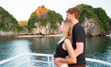 Serenity-cruise-harbor-lan-ha-bay-viettrendtour.