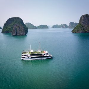 cruise-drone-wide-karsts-arcady-halong-viettrendtour