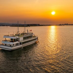 cruise-sunset-sailing-heritage-cruise-halong-bay-viettrendtour