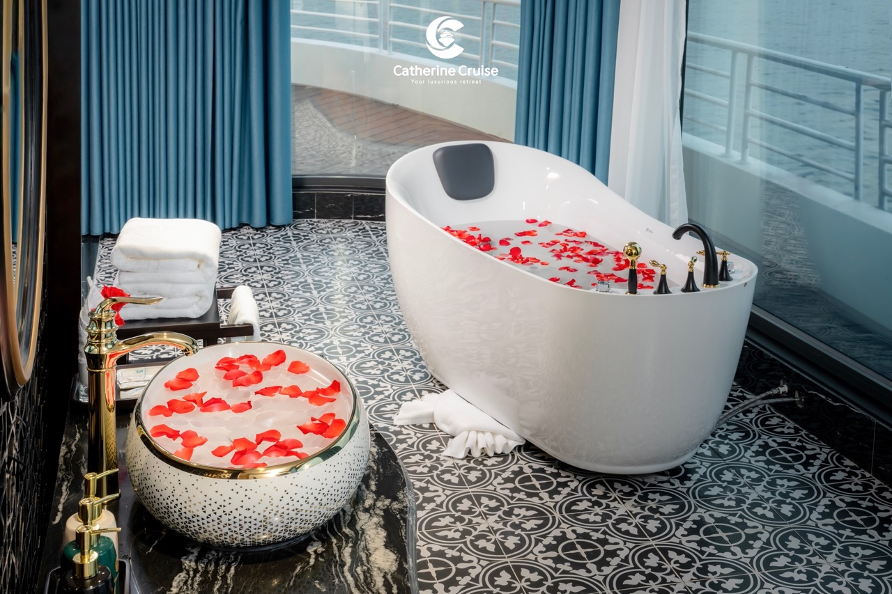 Luxury bathtub with rose petals on a cruise, offering romantic and relaxing experiences.