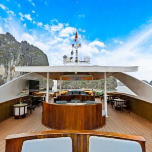 halong-bay-symphony-cruise-romantic-dining-ambience-viettrendtour
