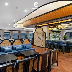 indoor-bar-lounge-heritage-style-catherine-cruise-halong-bay-viettrendtour