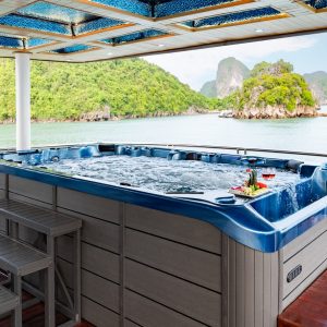 jacuzzi-deck-bay-relax-arcady-premium-halong-bay-viettrendtour