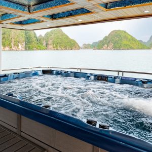 jacuzzi-panorama-bay-cruise-arcady-premium-halong-bay-viettrendtour
