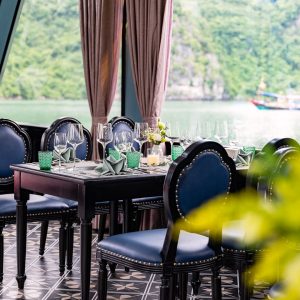 restaurant-buffet-setup-pamela-cruise-halong-bay-viettrendtour