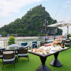 sundeck-buffet-titop-view-arcady-premium-halong-bay-viettrendtour
