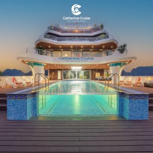 sundeck-infinity-pool-evening-catherine-cruise-halong-bay-viettrendtour