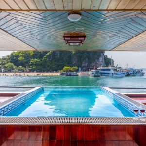 sundeck-jacuzzi-pool-heritage-cruise-halong-bay-viettrendtour