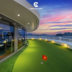 sundeck-mini-golf-ocean-view-catherine-cruise-halong-bay-viettrendtour