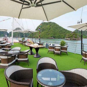 sundeck-panoramic-lounge-arcady-halong-viettrendtour