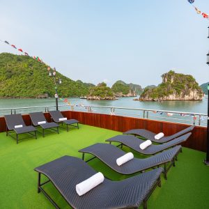 sundeck-sunbed-bay-view-arcady-premium-halong-bay-viettrendtour