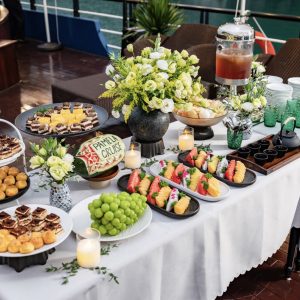 sundeck-sunset-gathering-pamela-cruise-halong-bay-viettrendtour