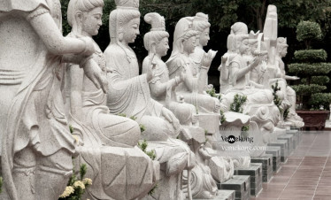 Mekong River statues showcasing traditional Vietnamese culture and artistry.