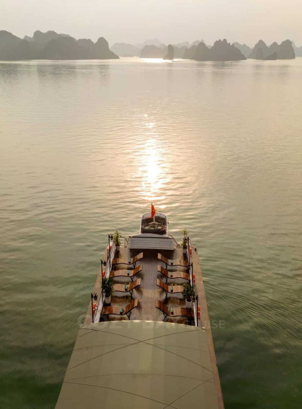 Halong-bay-cruise-boat-cozy-bay-viettrendtour.