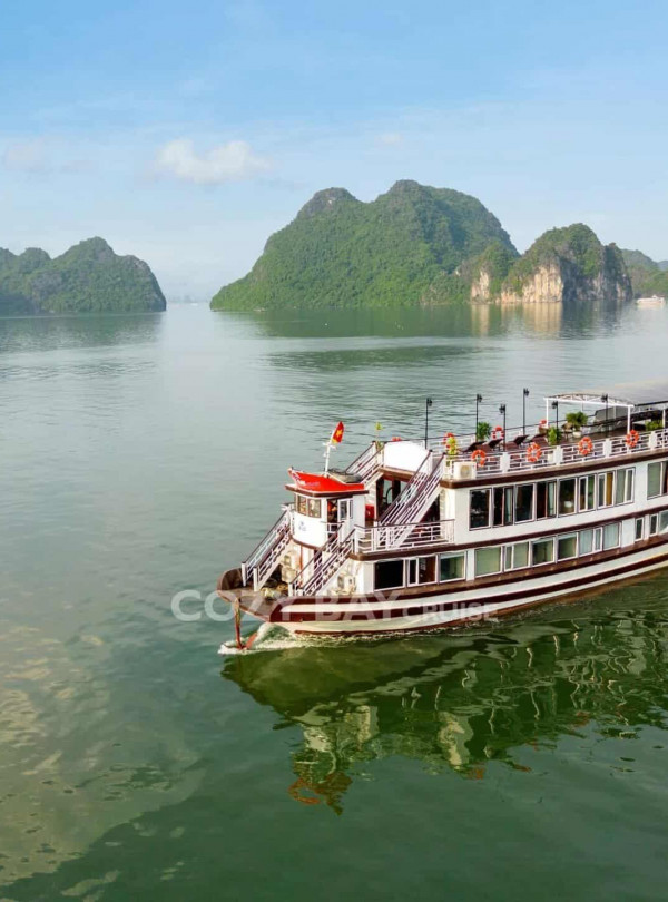 Cozy-bay-cruise-halong-bay-viettrendtour.