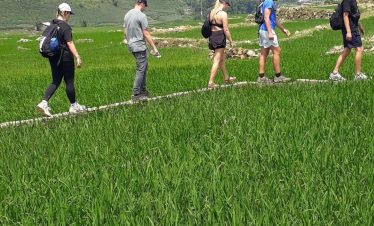 Sapa trekking group on mountain trail | ViettrendTour.