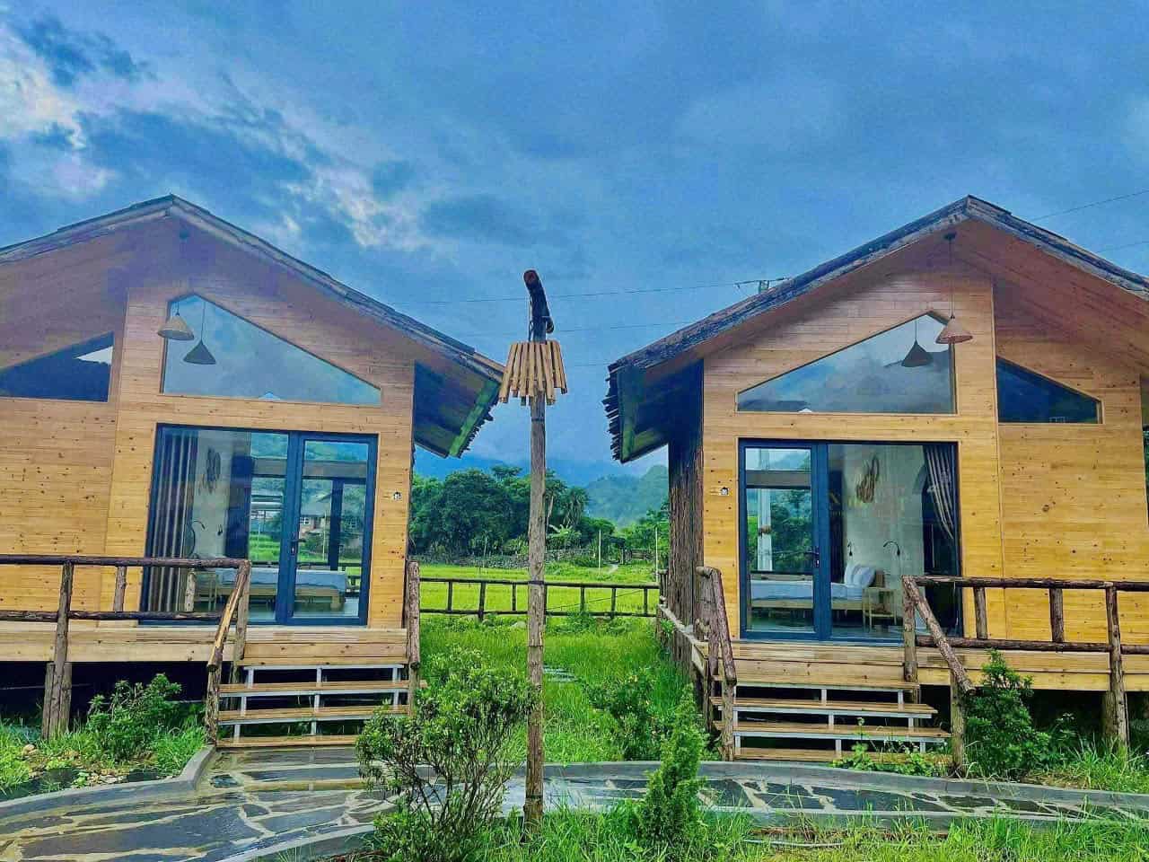 Cozy wooden lodges overlooking lush green fields in Sapa.