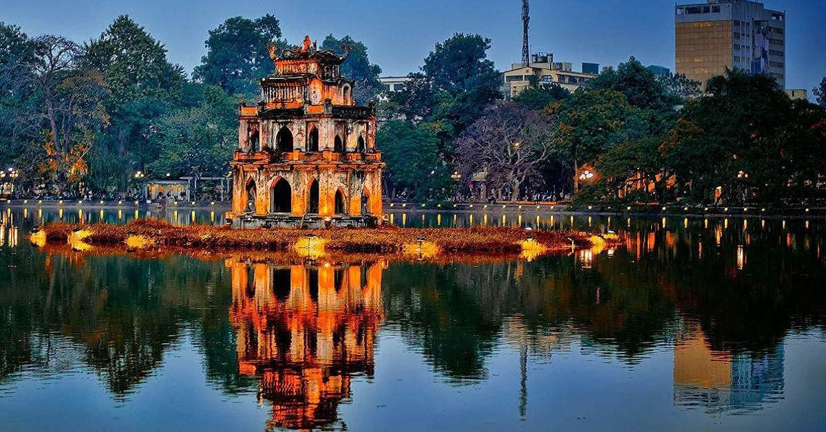 hanoi-hoan-kiem-lake-turtle-tower-nightscape-viettrendtour