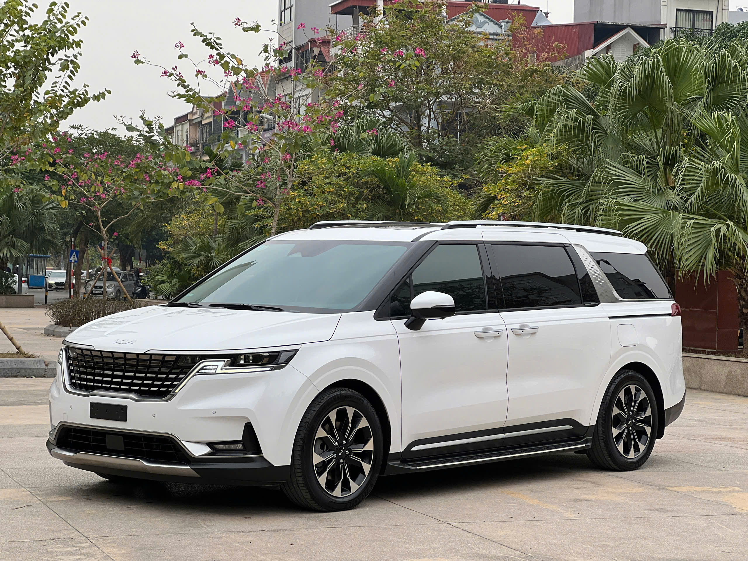 kia-carnival-9-seat-minivan-transfer-vietnam-viettrendtour
