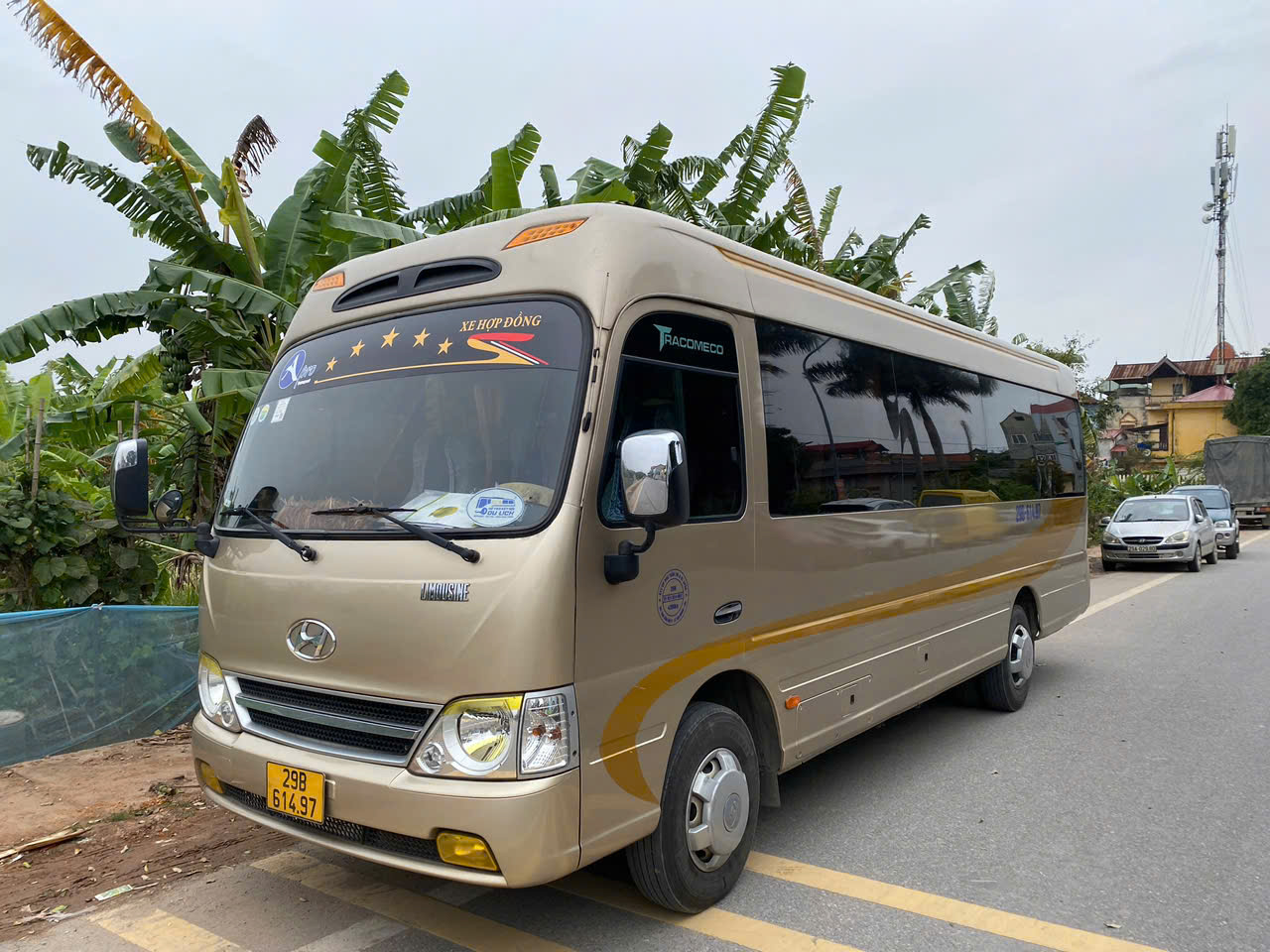 Private transfer van for Hanoi to Sapa, comfortable and reliable service.