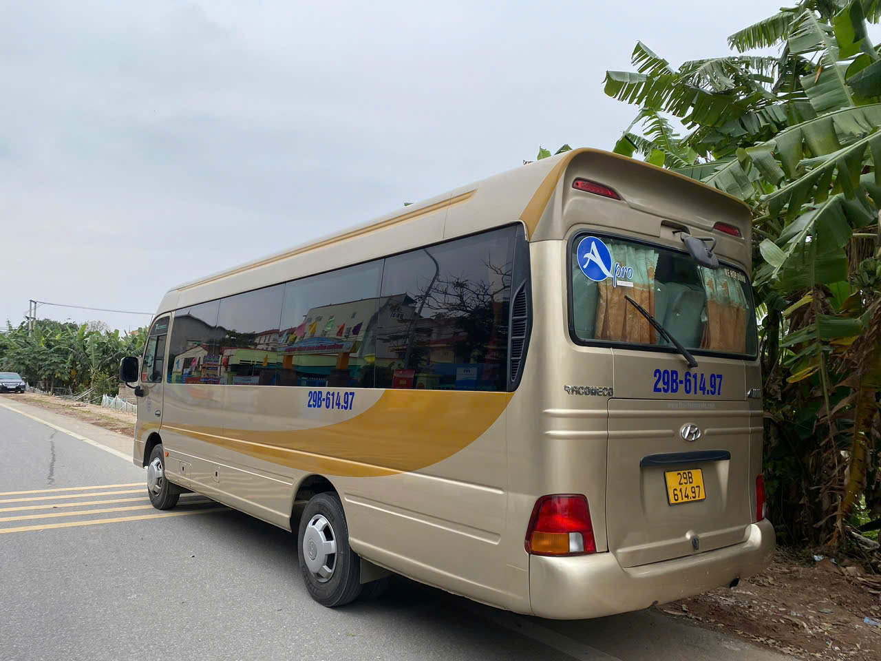 Luxury minibus for Hanoi to Sapa transfer, comfortable and convenient travel experience.