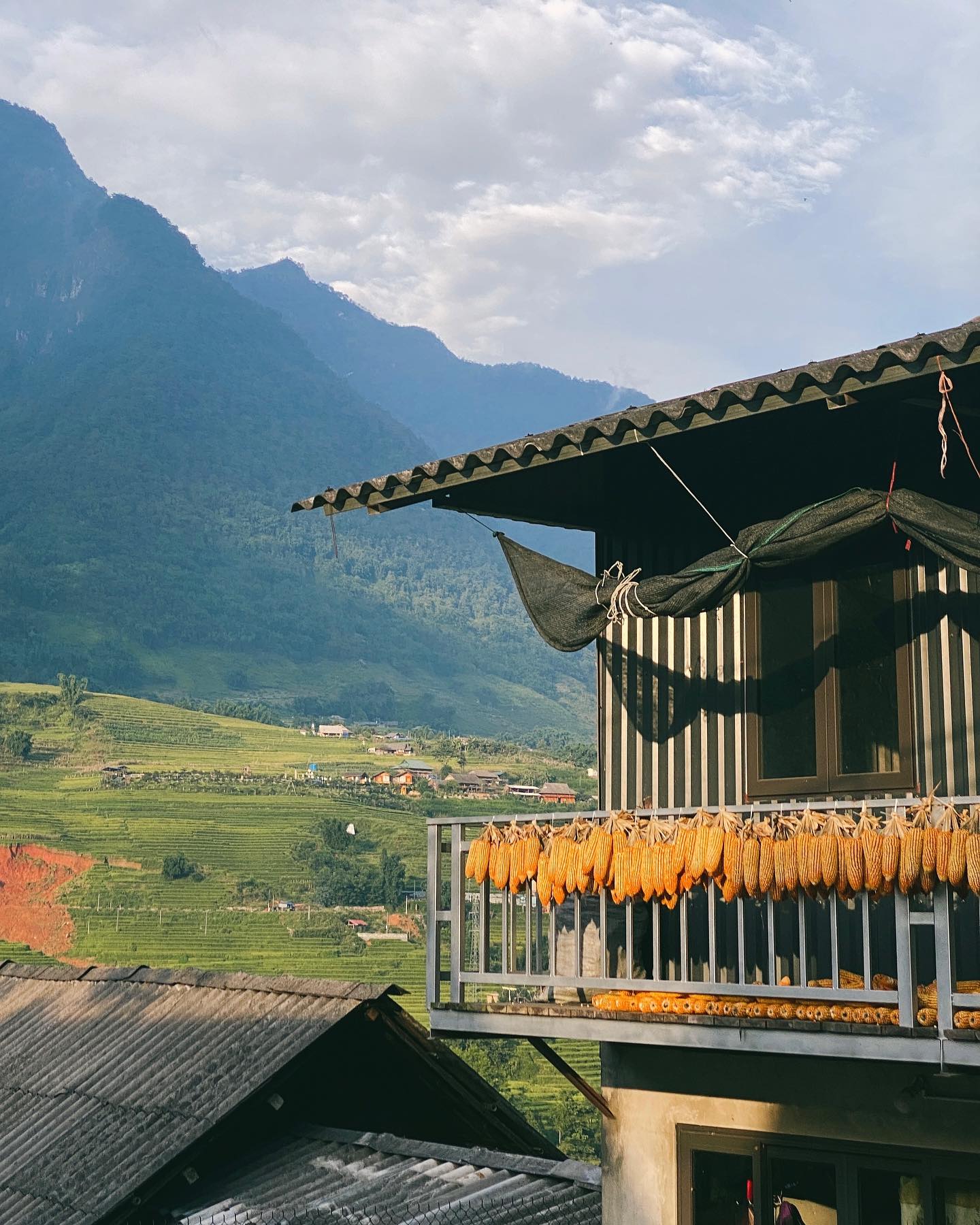 ta-van-village-balcony-corn-mountain-view-sapa-vietnam-viettrendtour