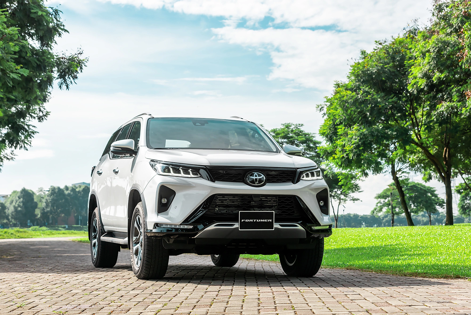 Luxury car transfer from Hanoi to Sapa with comfort and style.