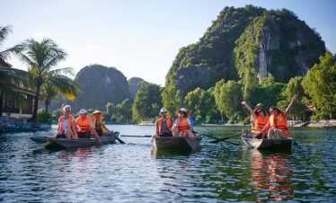 Kayaking in scenic Ninh Binh river | ViettrendTour.