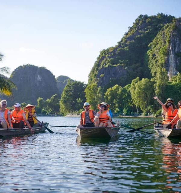 Kayaking in scenic Ninh Binh river | ViettrendTour.