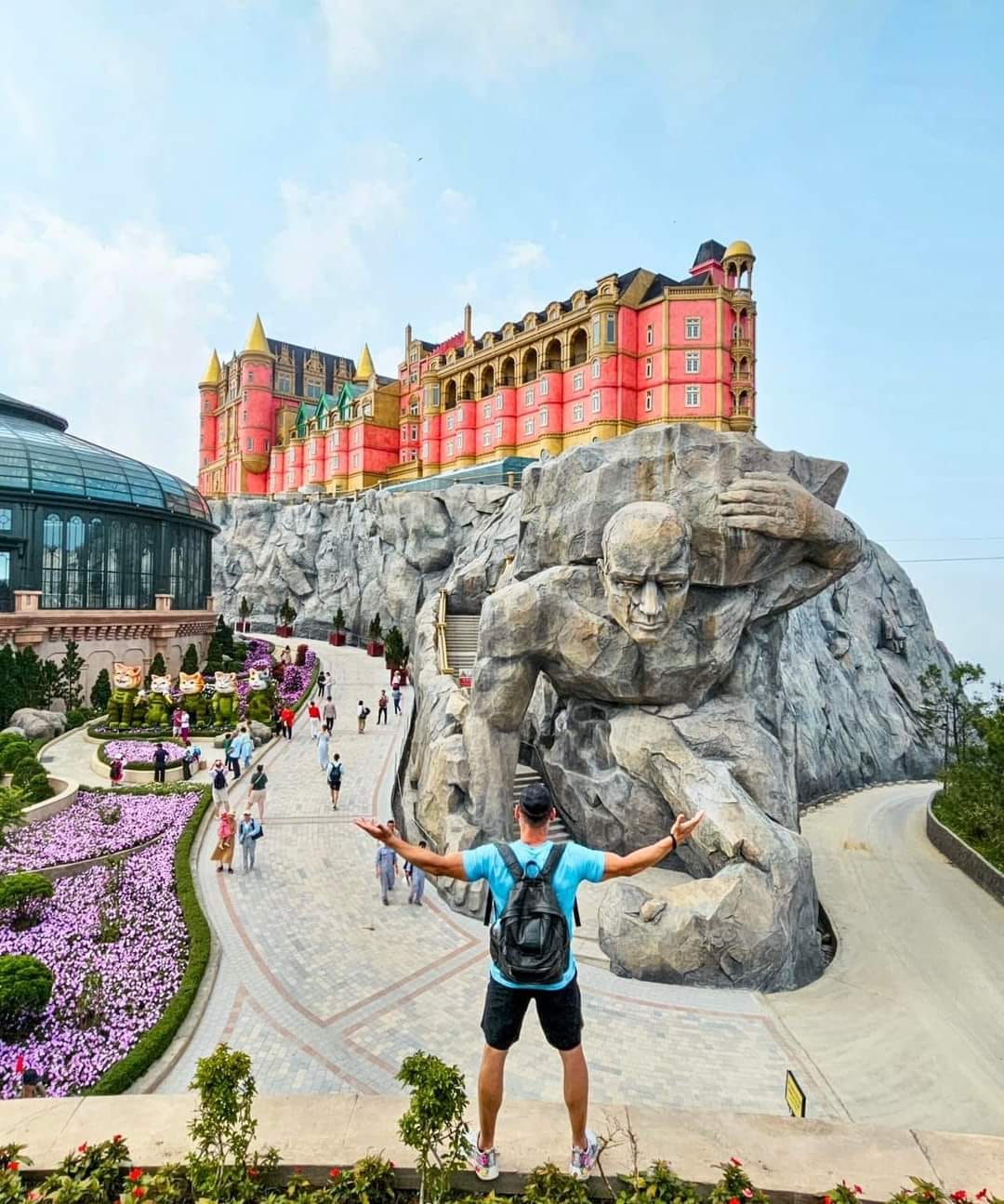 ba-na-hills-giant-stone-sculpture-castle-viettrendtour